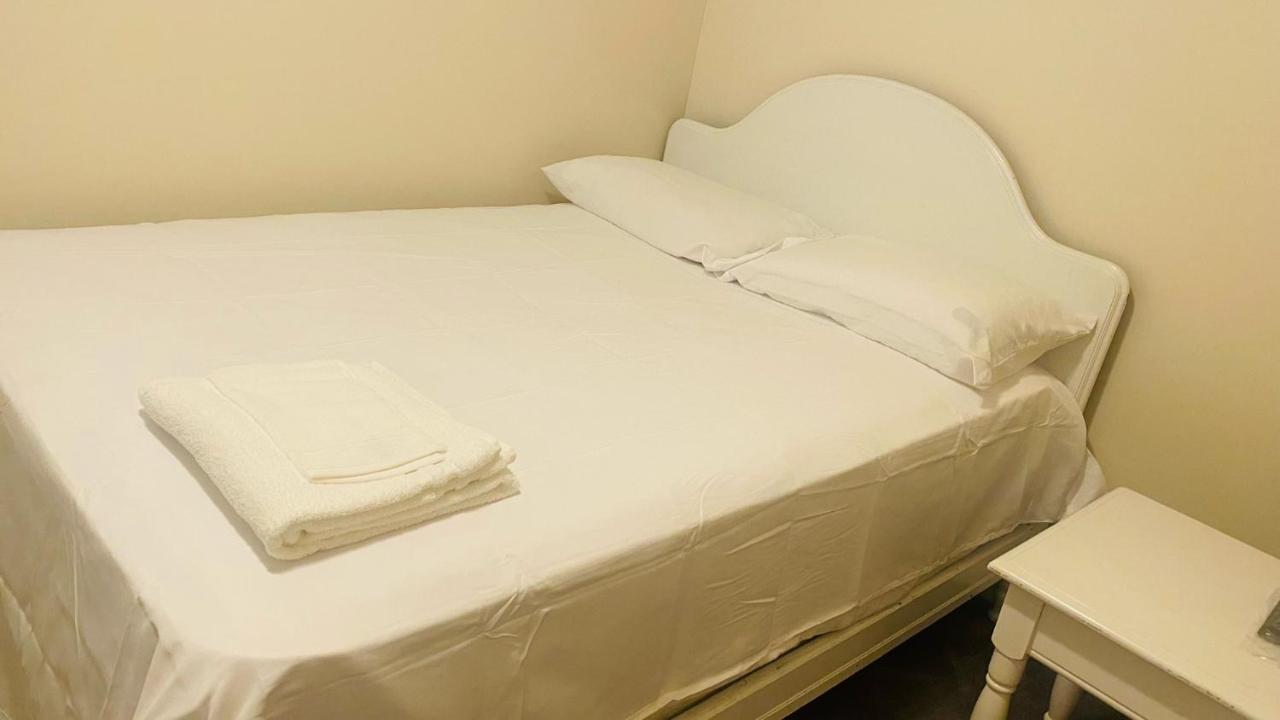 Minutes From Jfk, Beautiful Home With Peaceful, Cosy, Private Room New York Buitenkant foto