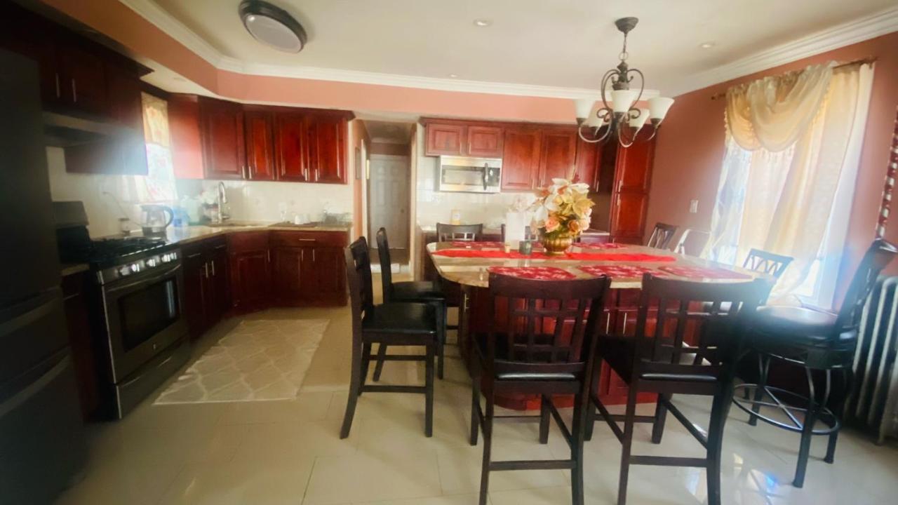Minutes From Jfk, Beautiful Home With Peaceful, Cosy, Private Room New York Buitenkant foto