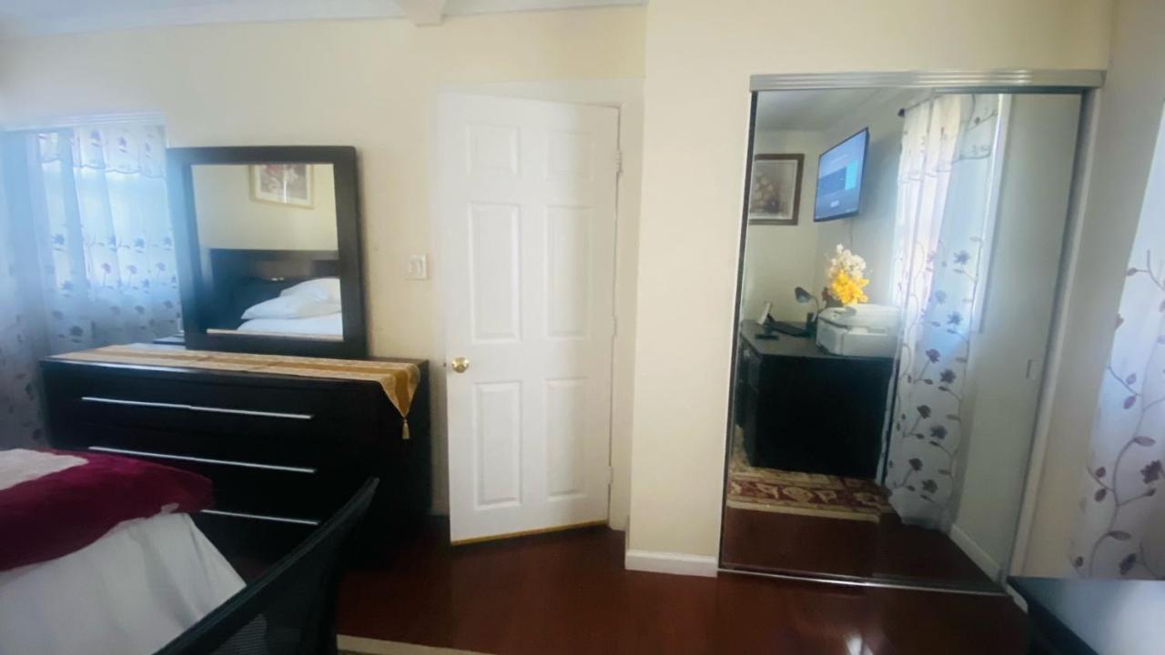 Minutes From Jfk, Beautiful Home With Peaceful, Cosy, Private Room New York Buitenkant foto