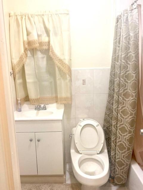 Minutes From Jfk, Beautiful Home With Peaceful, Cosy, Private Room New York Buitenkant foto